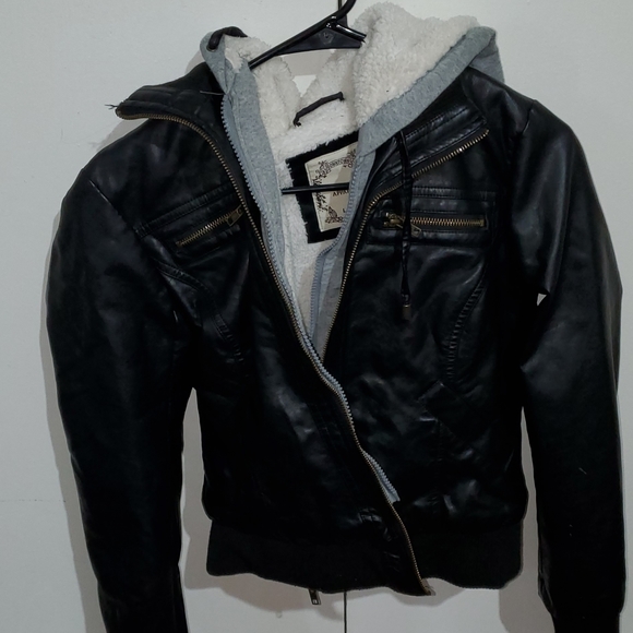 Leather zip up jacket - Picture 1 of 3